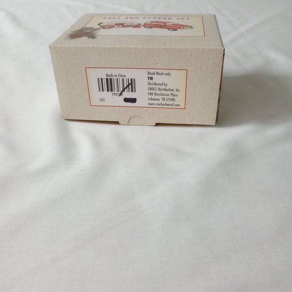 NWT Ceramic Red Vehicle & Camping Trailer Salt & Pepper Set- - Picture 13 of 13